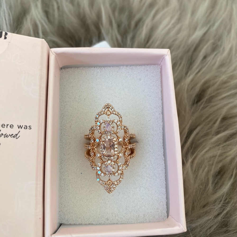 NWT UNICORN Ring Bomb Reign Collection- Size 5